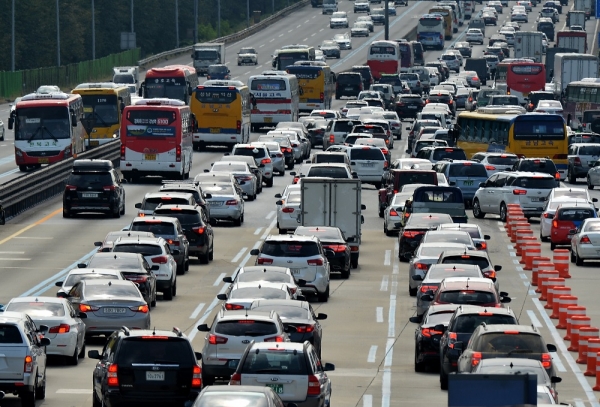 주차장으로 변한 고속도로(자료:YTN화면 갈무리)