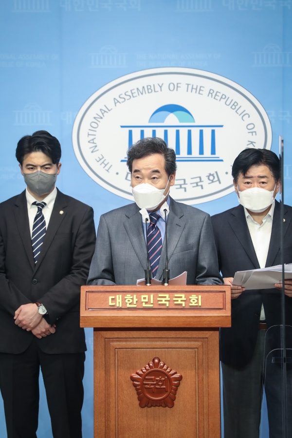 이낙연 후보의 국회소통관 기자회견 모습(사진= 이낙연 후보실)