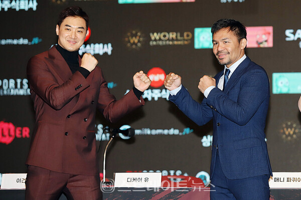 ▲필리핀 복싱 영웅 매니 파퀴아오(Manny Pacquiao)와 무술가 유대경(DK YOO)이 지난 9일(금) 경기도 고양시 일산 킨텍스에서 열린 매니 파퀴아오 vs 유대경 ‘스페셜 매치’ 기자회견에서 포즈를 취하고 있다. / 양용은 기자 taeji1368@naver.com