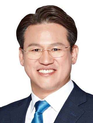                 서진웅 전 국무총리 정무비서관