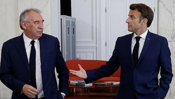 프랑수아 바이루 신임 총리(왼쪽)과 에마뉘엘 마크롱 대통령.