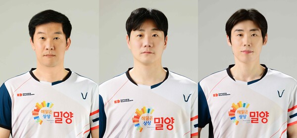 (왼쪽부터)밀양시청 배드민턴팀 손승모 감독, 정의석 코치, 손완호 선수의 모습. 밀양시 제공
