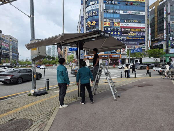 광주광역시 광산구가 폭염저감시설(그늘막)을 점검하고 있다. (사진=광주광역시)