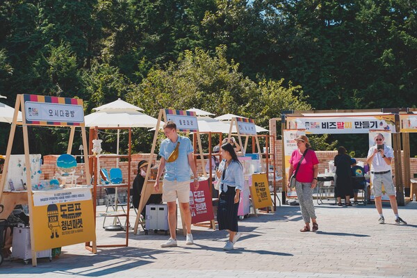  지난해 독일마을광장에서 열린 '도르프 청년마켓' 행사의 모습. 남해군 제공