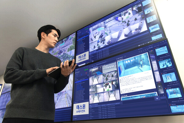 에스원이 최근 3년간 도난범죄 동향을 분석한 결과 보안 시스템이 설치된 현장에서 범행을 시도하다 포기하는 사례가 전체의 38%에 달하는 것으로 나타났다. 사진은 에스원 R&D센터 연구원이 AI 에이전트를 시연하고 있는 모습. 에스원 제공