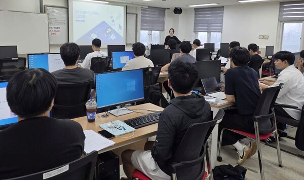 군산대에서 진행되고 있는 비교과 교육프로그램 현장 모습. 씽크포비엘 제공