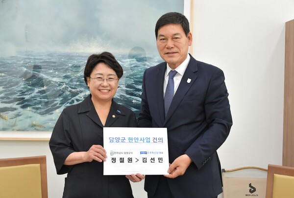 정철원 군수가 지난 1일 조국혁신당 김선민 당대표를 만나 군의 주요 현안 사업에 대한 적극적인 지원을 요청했다.사진/담양군