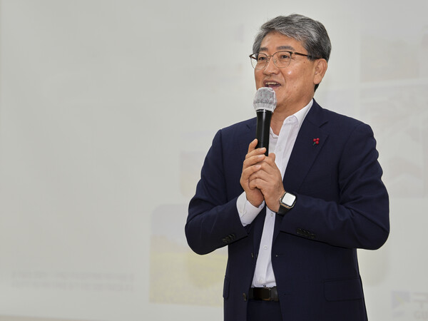 김순호 군수가 지난 3일 구례군 노인회관에서 제44기 노인대학 특강을 진행하고 있다.사진/구례군