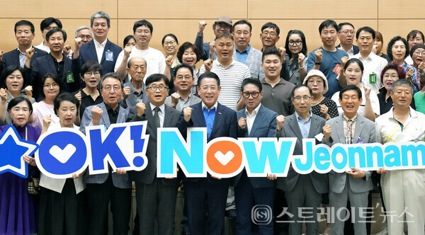 10일 도청 왕인실에서 열린 '2025년 상반기 도민평가단'.사진/전남도