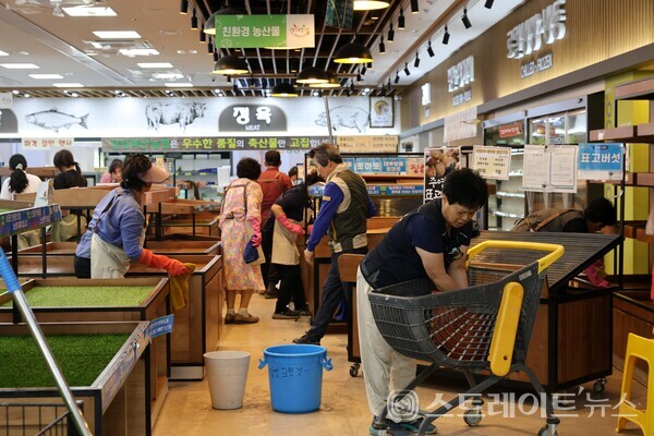 장성로콜푸드 첨단직매장 수해 복구 현장.사진/장성군