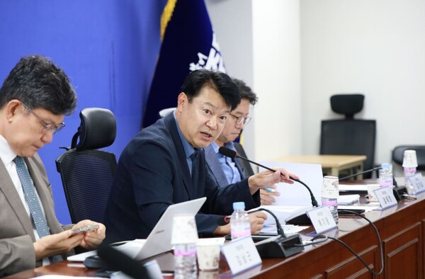 더불어민주당 전세사기특별위원회는 28일 제4차 회의를 개최했다. 복기왕 위원장이 발언하고 있다. 의원실. 