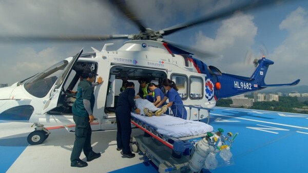 LG전자가 아주대학교병원과 응급의료지원 업무협약을 체결하고 닥터 헬기로 빠르게 이송할 수 있는 체계를 만들었다. LG전자