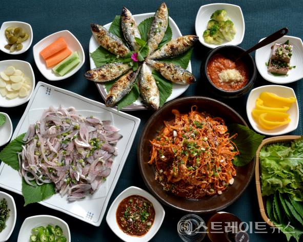 전어회, 전어구이, 전어무침 등 다양한 전어 요리. 광양시