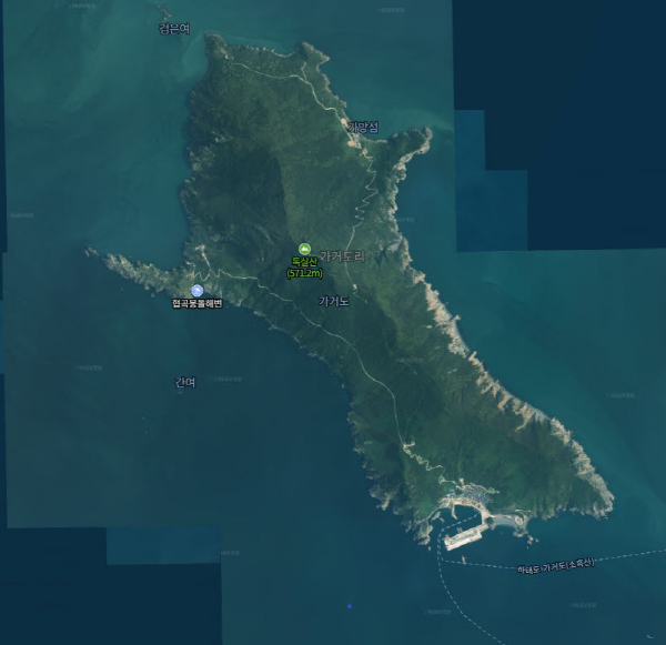 가거도 위성지도. 아래쪽 하얀 부분이 최근 준공된 가거항 슈퍼 방파제. 네이버 지도  