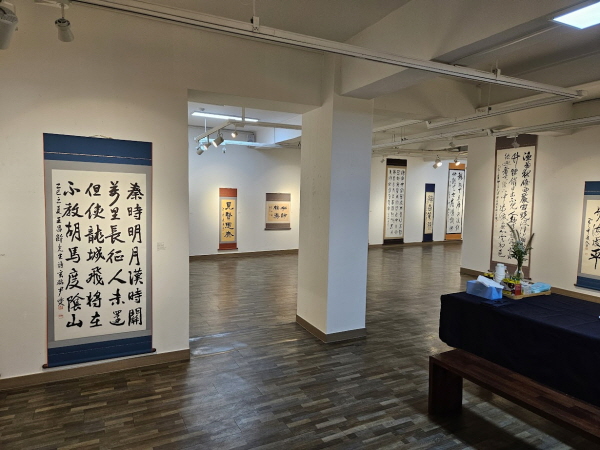 올해로 29회째를 맞은 금초 정광주 서예가의 문하생 서예전(귀고회전)이 1일~19일 광주 무등갤러리에서 열리고 있다. /박호재 기자 