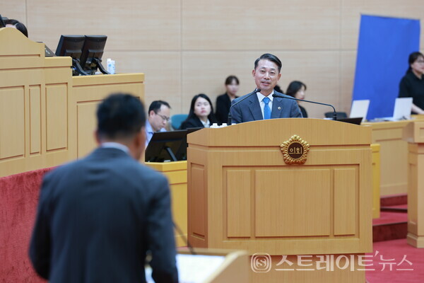 이재태 도의원이 지난 18일 열린 제4차 본회의 도정질문에서 "광주·전남 특별광역연합은 절차적 정당성과 정책적 실효성이 부족하다"며 구체적인 제도적 장치와 실행 전략 마련을 촉구했다. 전남도의회