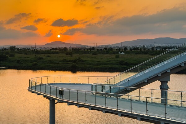 광주시가 '영산강 100리길, Y프로젝트'의 첫 번째 결실로 '서창 감성조망대'를 완공하고 오는 10월 1일 공식 개장한다. 광주시