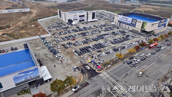 김포 풍무역세권에서 분양에 나선 대우건설의 '푸르지오 더 마크'와 호반건설의 '김포풍무 호반써밋', 비에스한양의 '수자인 그라센트' 의 견본주택은 김포골드라인 풍무역세권에 자리한다. (김태현 선임기자)