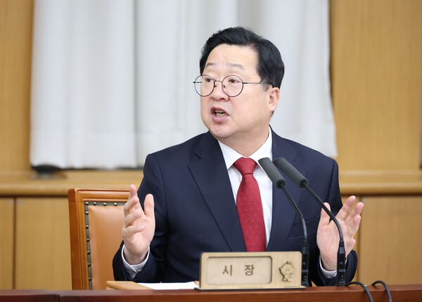 10일 이장우 시장이 주간업무회의를 주재하고 있다. 대전시 제공.