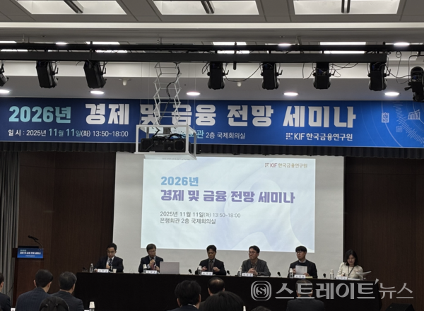 행사 참석자 무리.