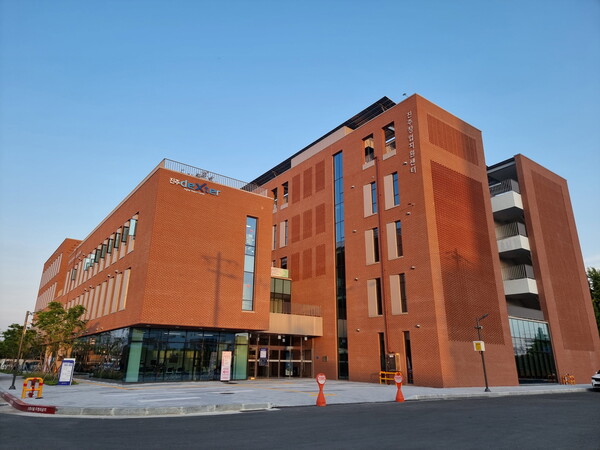 진주창업지원센터 전경. 진주시 제공