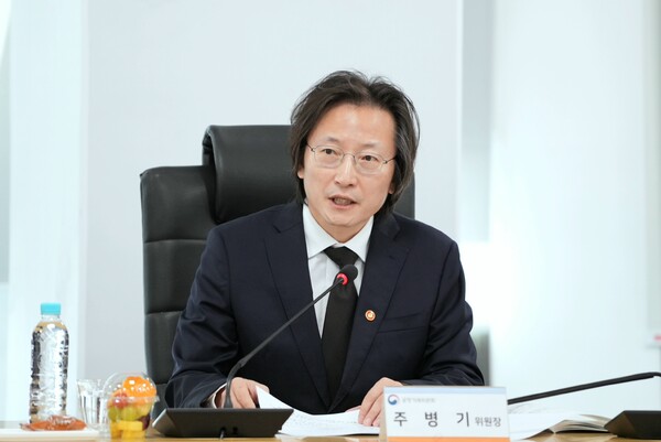 공정위는 벌떼입찰 위반행위 적발 성과에도 개인 고발이 없어, 제재 실효성이 떨어진다는 지적이 나온다. 사진은 주병기 공정거래위원장. 연합뉴스