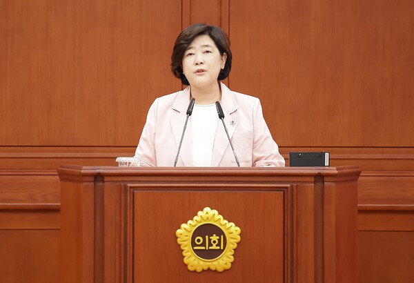 21일 안경자 의원(국민의힘, 비례대표)이 디지털 미디어 리터러시 관련 조례를 대표발의하고 있다. 대전시의회 제공.